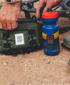 topo designs MOUNTAIN HIP PACK with bottle water